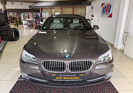 BMW 520d Touring*TÜV NEU*S-HEFT*PANO*LEDER*NAVI*AHK!