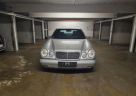 Mercedes-Benz E 240 AVANTGARDE, Kamera, Sitzheizung, AHK