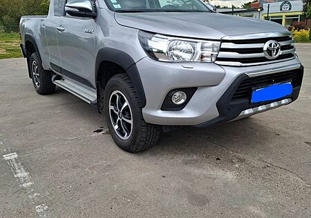 Toyota Hilux EXTRA CAB 4 DOOR LIMITED EDITION