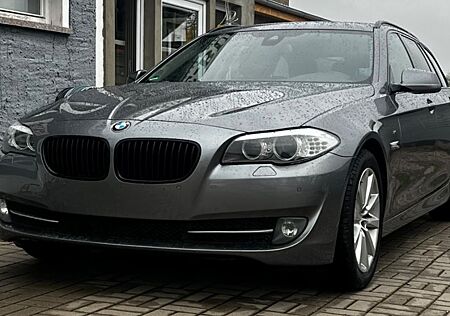 BMW 520d *BiXenon*Vollleder*Stzhzng*Elek. Sitz*Navi*