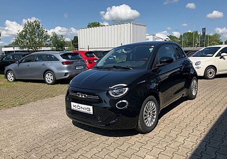 Fiat 500E Elektro 42 kWh 3+1 RED Komfortpaket
