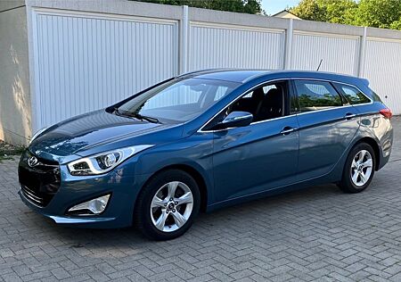 Hyundai i40 Style 1.7 CRDi 1.Hand Multi PDC ALU TÜV