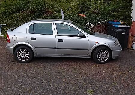 Opel Astra 1.2 -
