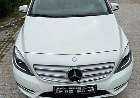 Mercedes-Benz B 180 -