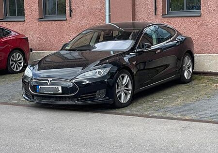 Tesla Model S 70D - FREE SUPERCHARGE
