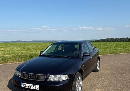 Audi A4 (B5) 1.6L TÜV 01/27