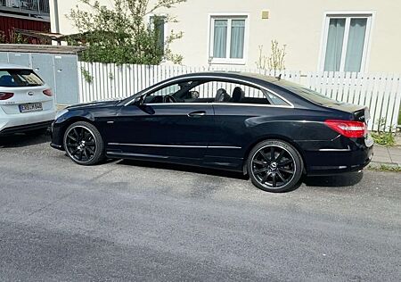 Mercedes-Benz E 350 CGI Coupe AMG *TÜV neu*Scheckheft*Neuteile