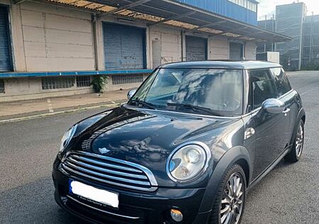 Mini Cooper R56 | viele Neuteile | Panoramadach | Nav