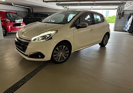 Peugeot 208 PureTech 110 EAT6 Tech Edition Tech Edition