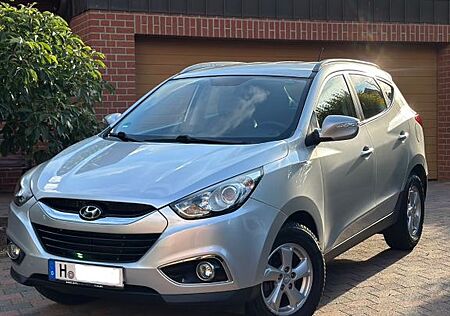 Hyundai ix35 2.0 (163PS)/NUR 10.763Km/1-Hand/KeylessGo/