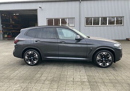 BMW iX3 Inspiring 1. Hand Panorama M Sport