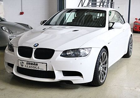 BMW M3 E93 Cabriolet * SCHECKHEFT*JAHRESWAGEN ZUSTAN