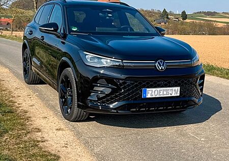 VW Tiguan Volkswagen Vollausstattung Garantie 10/29 <10.000km 8 Räder