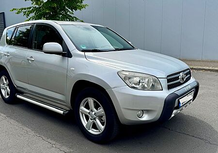Toyota RAV 4 Executive 4X4 / Automatik / KLIMA / NAVI/