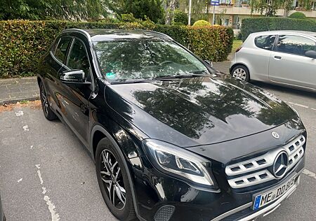 Mercedes-Benz GLA 200 -