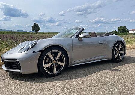Porsche 992 Carrera 4 Cabriolet Carrera, 8-fach, Top