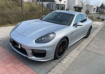 Porsche Panamera GTS