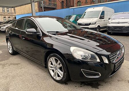 Volvo S60 D4 Geartronic Momentum NAVI XENON PDC