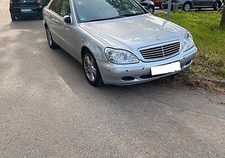 Mercedes-Benz S 320 -