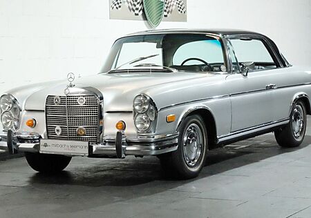 Mercedes-Benz 280 SE Coupé - 300er-Optik, Silber, Dach Schwarz