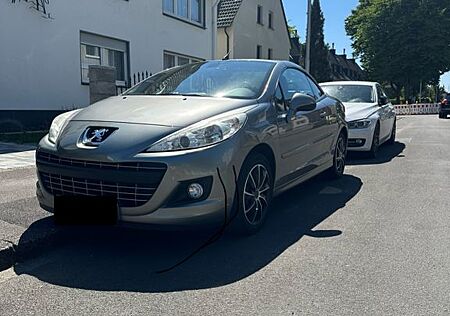 Peugeot 207 CC Platinum 8fach Bereifung , top gepflegt
