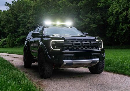 Ford Ranger Raptor mit Hardtop und Dachplattform