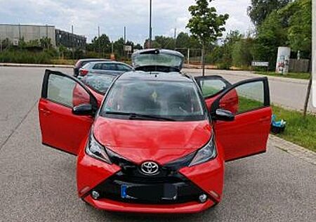 Toyota Aygo (X) Aygo (X) 1,0-l-VVT-i x-play touch x-shift x-...