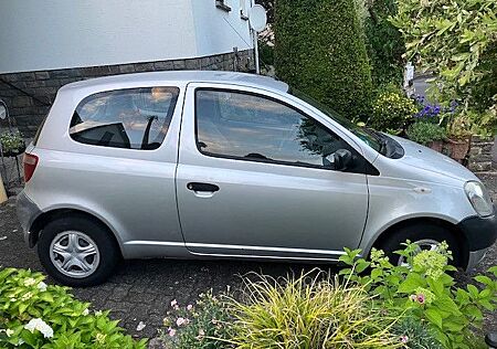 Toyota Yaris 1.0 linea eco eco mit über 1 Jahr Tüv