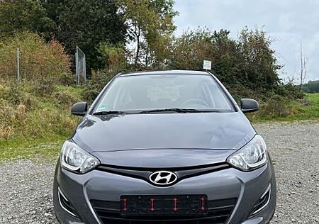 Hyundai i20 1.2 FIFA WorldCup EDITION- TÜV 06/27- 1.Hand