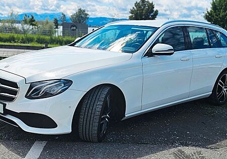 Mercedes-Benz E 200 4MATIC T Autom. -