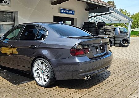 BMW 325i -