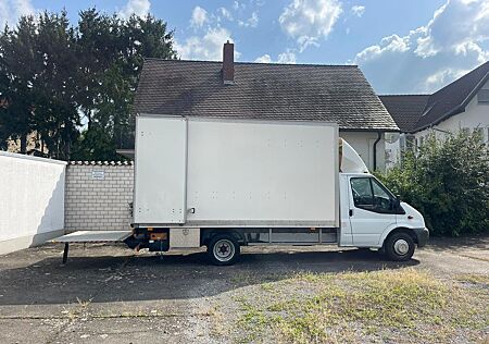 Ford Transit Koffer mit Hebebühne