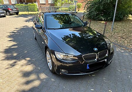 BMW 330 E92 3er Coupé | Lückenlos scheckheftgepflegt