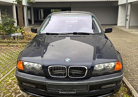 BMW 323i -