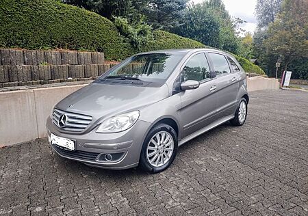 Mercedes-Benz B 200 -