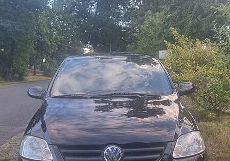 VW Fox Volkswagen 1.2 Sehr guter Zustand. 8 fach bereift.