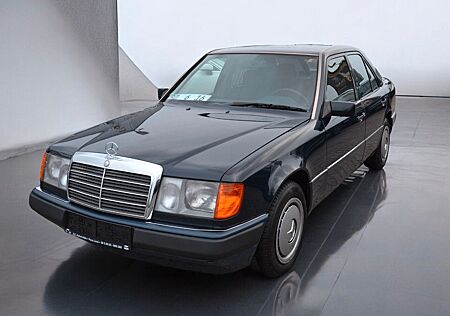 Mercedes-Benz 200 E W 124 2.0 C.d. Bundeskanzleramtes STHZG