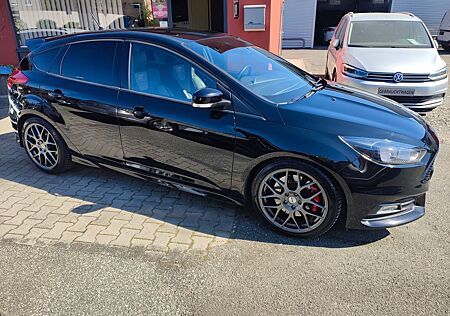 Ford Focus Lim. ST KAMERA/NAVI/SHZ/TEMPO/1HAND/TOP!
