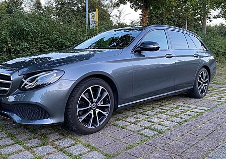 Mercedes-Benz E 200 4MATIC T Autom. -