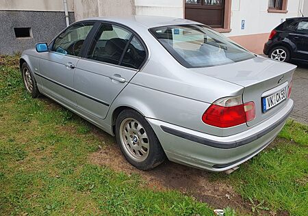 BMW 320i -