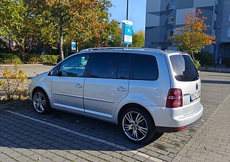 VW Touran Volkswagen 1.4 TSI DSG Highline 7 sitzer Selbstpark