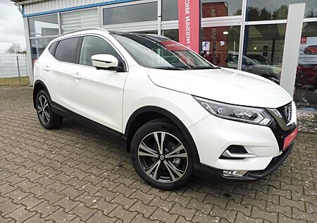 Nissan Qashqai N-CONNECTA TEILLEDER LED KEYLESS AHK