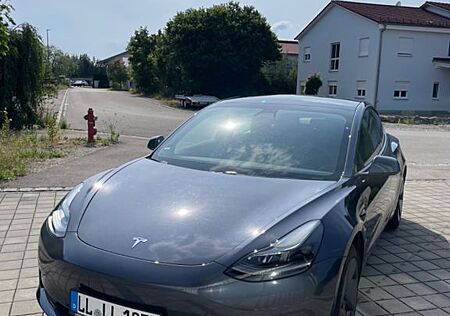 Tesla Model 3 Standard Range Plus Hinterradantrieb RWD
