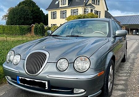 Jaguar S-Type V8 -