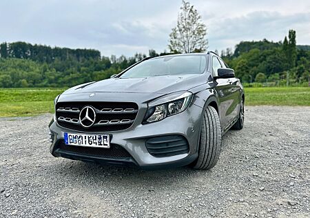 Mercedes-Benz GLA 200 AMG Line - Night Paket - Pano
