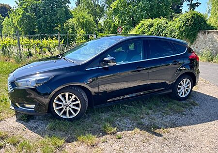 Ford Focus 1,5 TDCi Automatik, Navi, Schiebedach