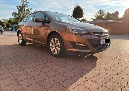 Opel Astra Stufenheck | 1.6l | EZ 2015 | 55tkm |