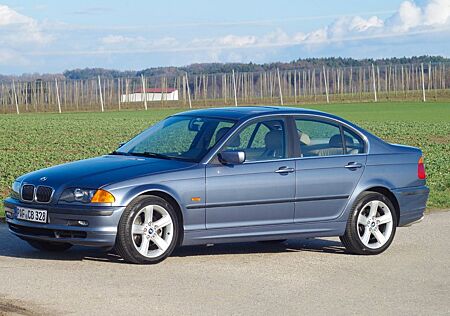 BMW 328i -