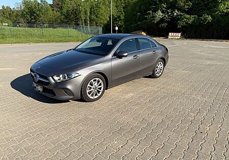 Mercedes-Benz A 180 d - Lim. / Automatik / Spurhalteassistent