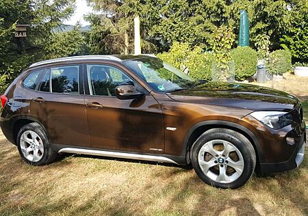 BMW X1 sDrive18i - Gepflegtes Auto in toller Farbe
